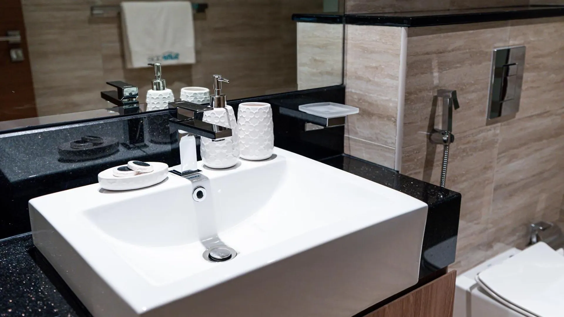 Luxury 1 Bedroom Apartment In Urban Oasis By Missoni Dubaj
